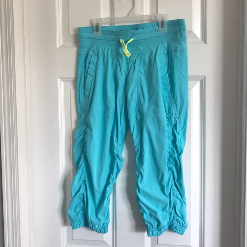 Ivivva girls Capri joggers